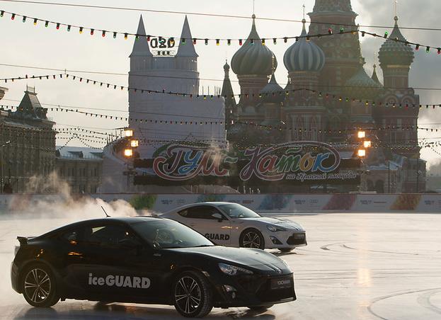 Дрифт на катке у Красной Площади